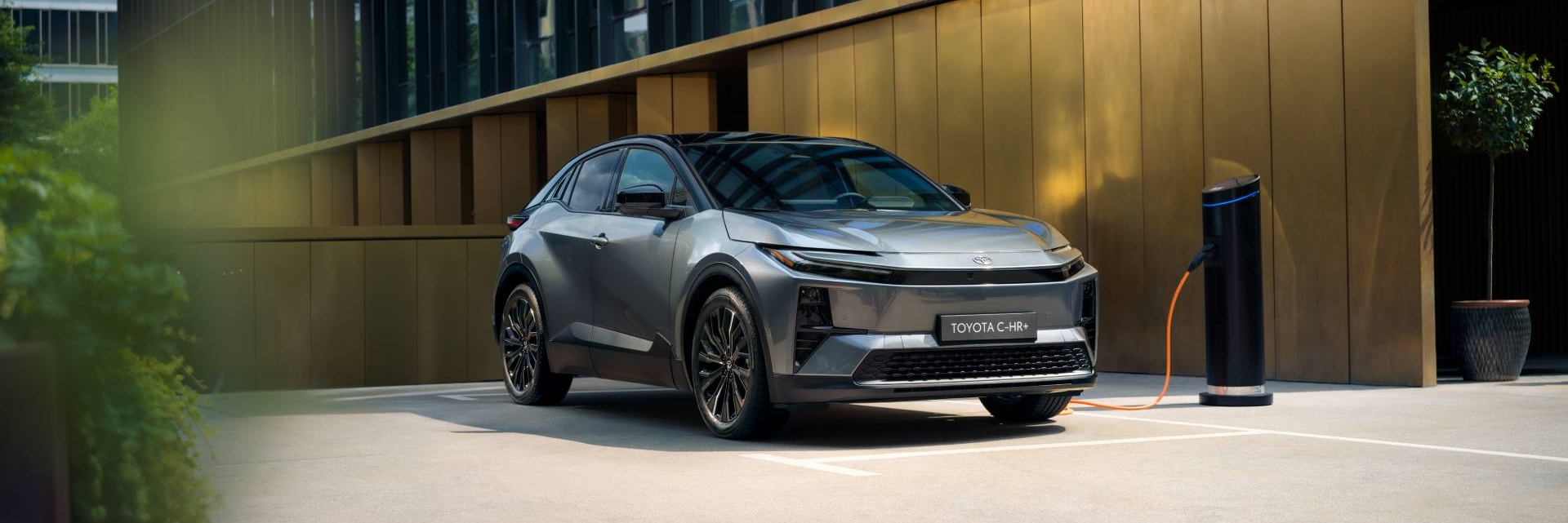 Toyota-C-HR-Plus-exterieur-rechtsvoor